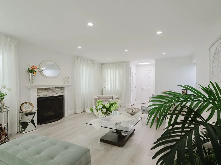 10619 Mather Ave — Photo 11