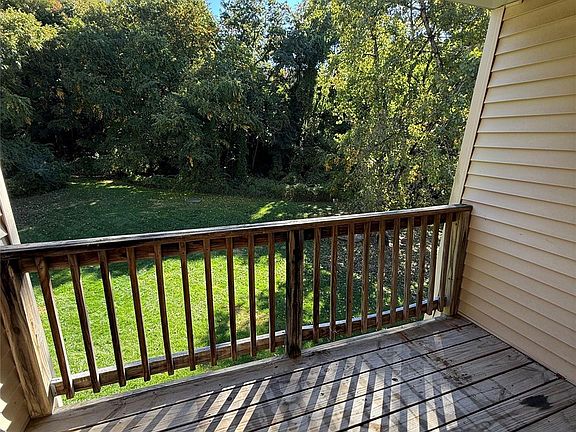 4th image of 405 Fox Run Ln