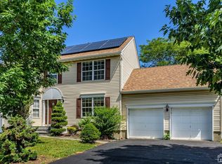 96 Heman St, Edison, NJ 08837
