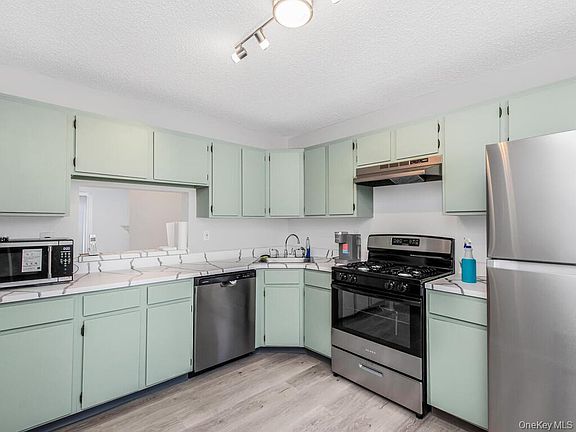 3rd image of 31 Winchester Avenue