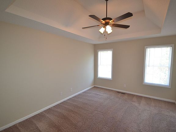 4th image of 33 Richmond Dr
