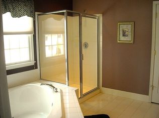 3 Gardengate Ct, Columbus, NJ 08022