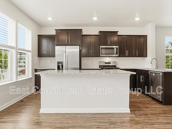 4th image of 5123 Ironsides Dr