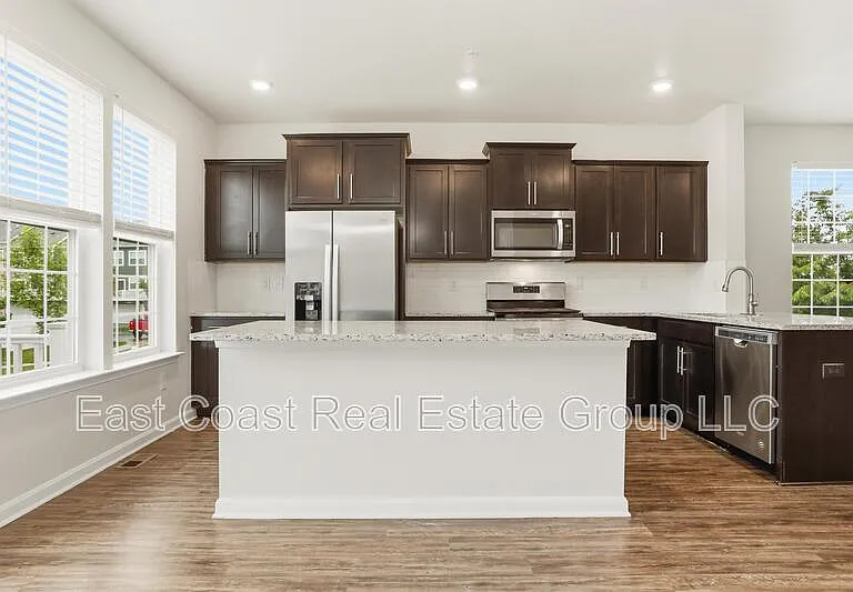 5123 Ironsides Dr — Photo 4