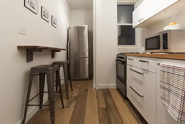 Rented by New York Casas Ltd. | media 27