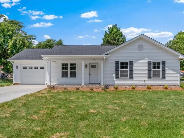 859 W Lee Ave, Yadkinville, NC 27055