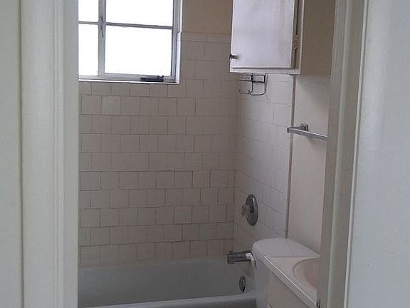 3rd image of 1305 Tijeras Ave NE APT 1