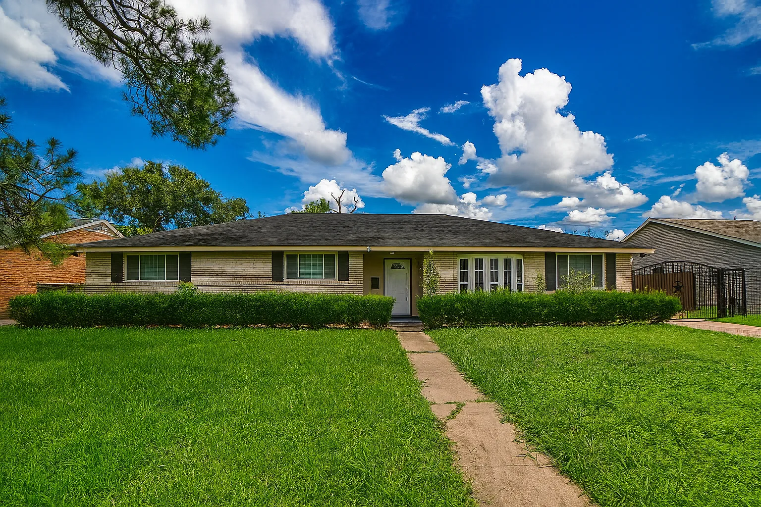 4 bed, 2065 sqft, $2,400 — Photo 1
