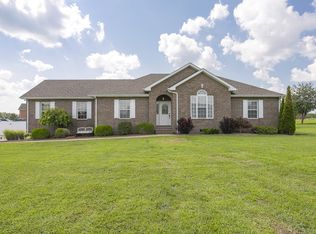 1072 Grassland Dr, Ashland City, TN 37015