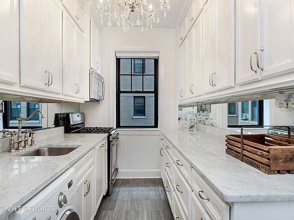 5th image of 3520 N Lake Shore Dr APT 7N