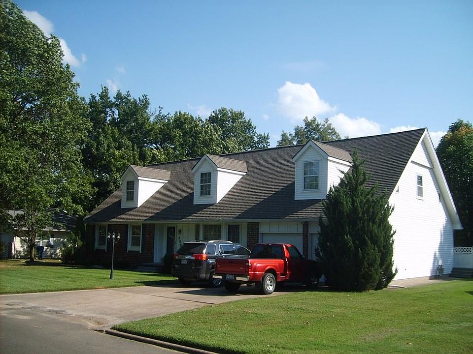 1st image of 808 Twin Lakes Dr