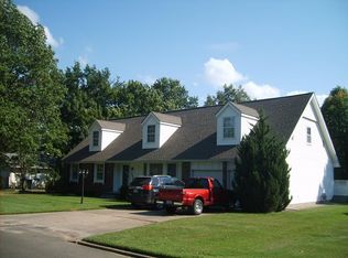 808 Twin Lakes Dr, Pittsburg, KS 66762
