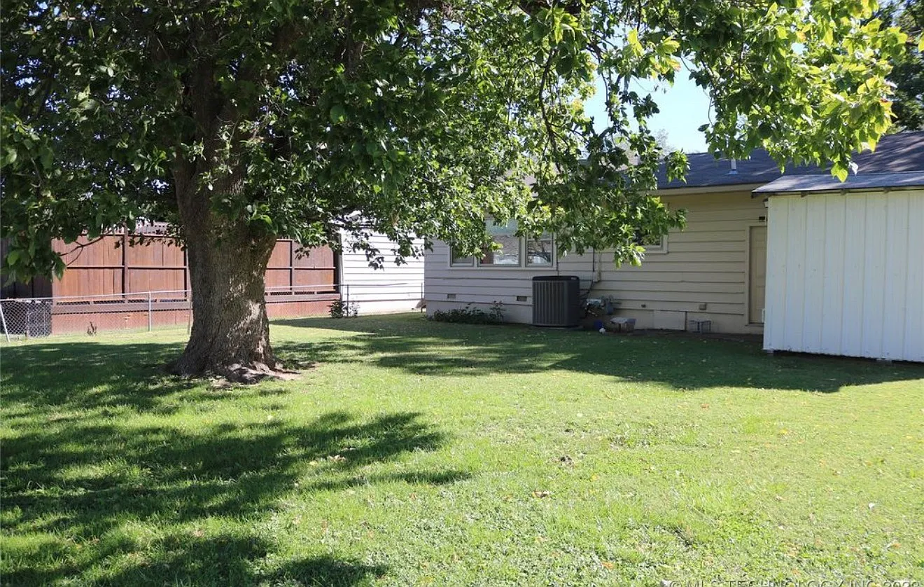 3 bed, 1200 sqft, $1,700 — Photo 4