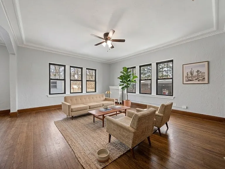 Bella Casa Apartments — Photo 14