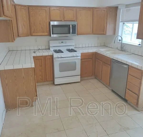6440 Lotus St — Photo 3