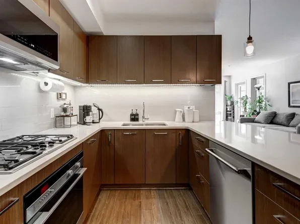 323 N 20th Ave SW #214, Calgary, AB T2S 2G5
