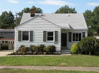 27820 Knickerbocker Rd, Bay Village, OH 44140