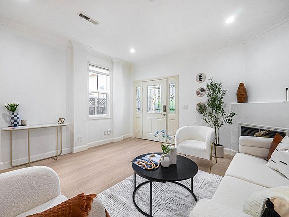 4th image of 489 Boynton Ave #1