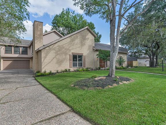 3rd image of 731 Plainwood Dr