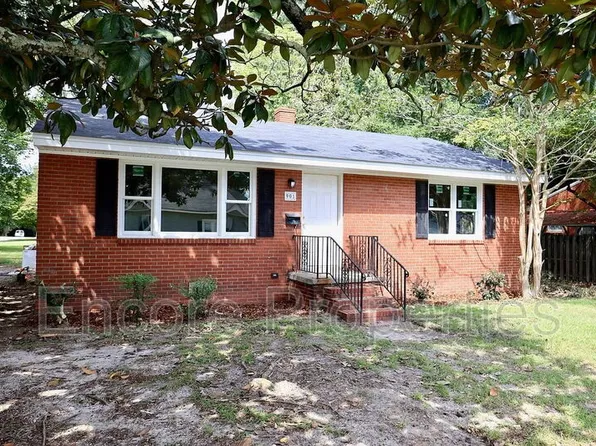 901 Stewart St, Fuquay Varina, NC 27526