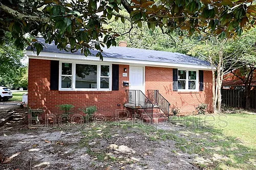 901 Stewart St Photo 1