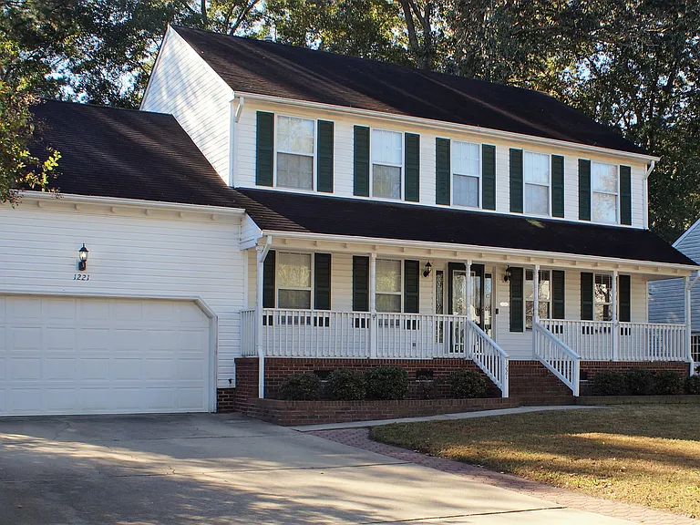 1221 Clearwater Ln — Photo 1