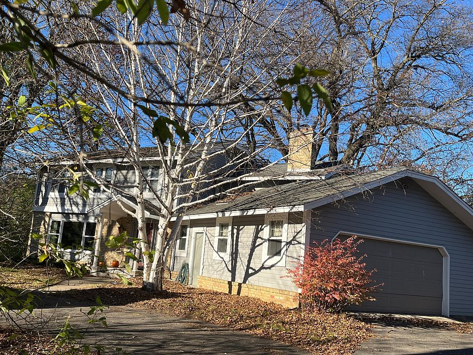 1st image of 725 County Road B E
