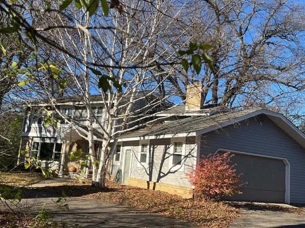 725 County Road B E, Maplewood, MN 55117