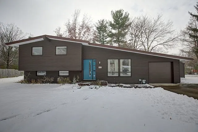 1903 Hemlock Dr photo 1
