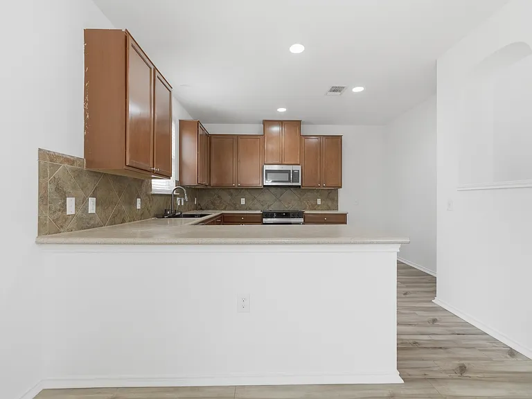 11200 Drumellan St — Photo 9