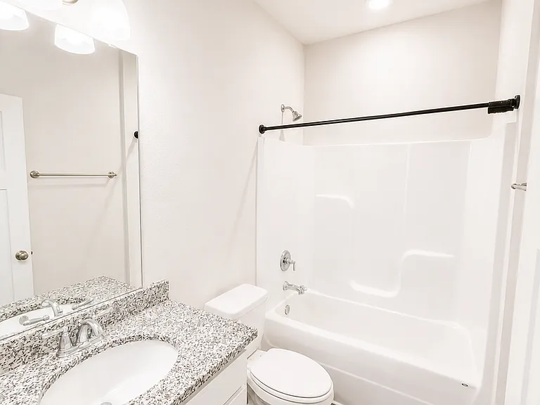 734 Quintana St — Photo 8