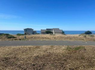 31 Neptune Rd, Whitethorn, CA 95589