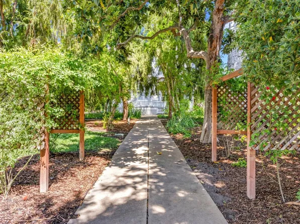 2485 Hecker Pass Rd, Gilroy, CA 95020