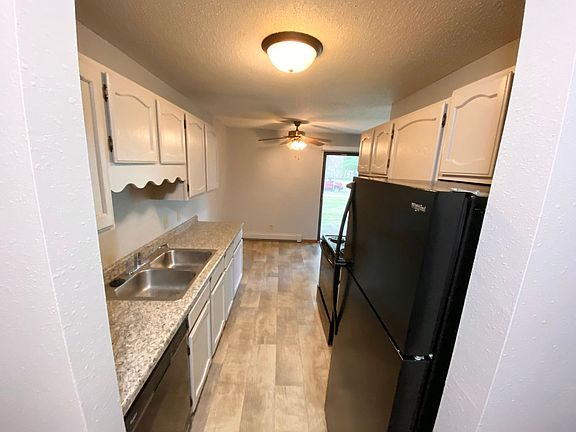 5th image of 202 35th Ave N APT 1