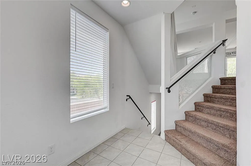 5 bed, 3.5 bath, 3005 sqft, $2,800 — Photo 3