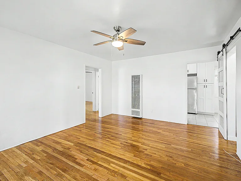 Las Palmas Apartments — Photo 11