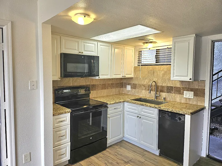 4313 N 19th Ave #218 — Photo 8