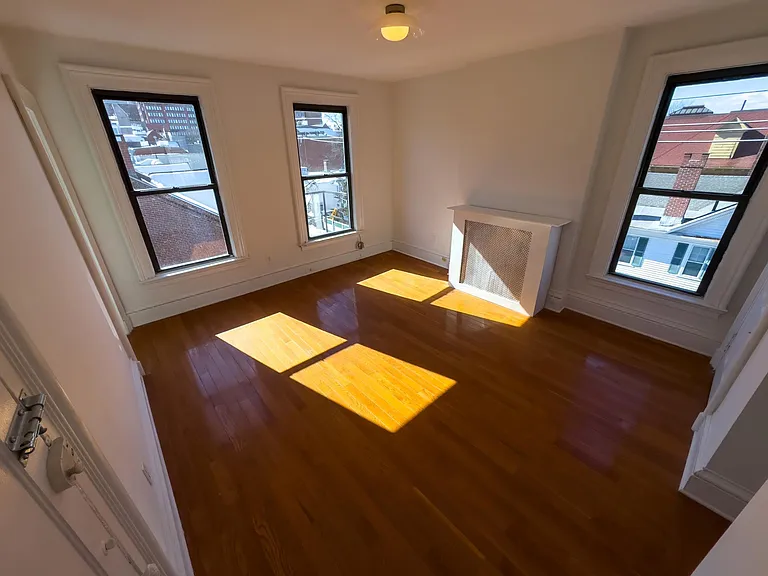 48 Trumbull St #3 — Photo 6