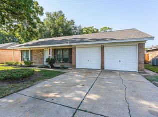 7015 Pine Vista Ln, Houston, TX 77092