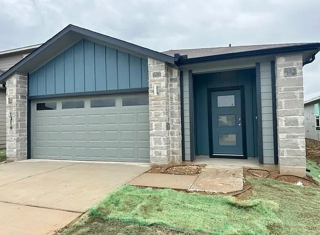 1316 Plymouth Rd — Photo 3