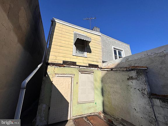 2nd image of 4711 Worth St