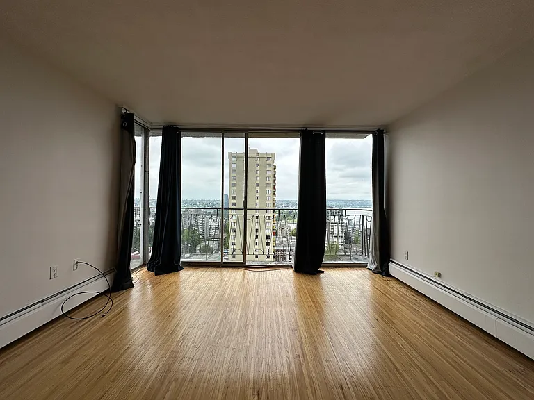1100 Jervis St — Photo 27