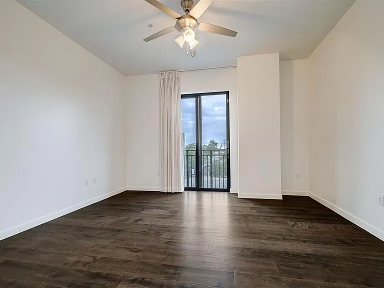 4820 Caroline St #404 — Photo 11