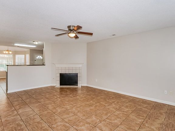 5th image of 40 Center Oak Dr