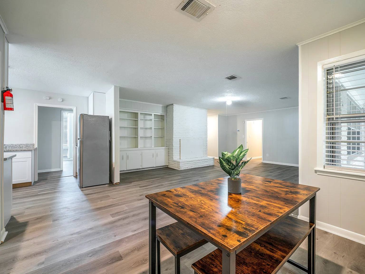 4 bed, 2.5 bath, 2135 sqft, $957 — Photo 3