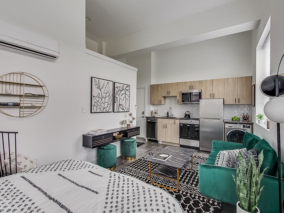 1st image of 1123 W Wilson Ave #216