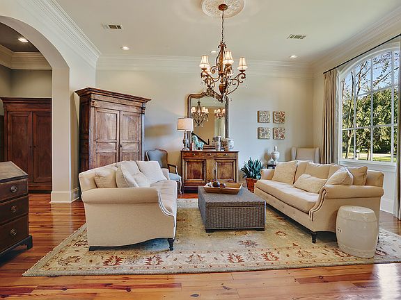 Living Room w/wood flrs