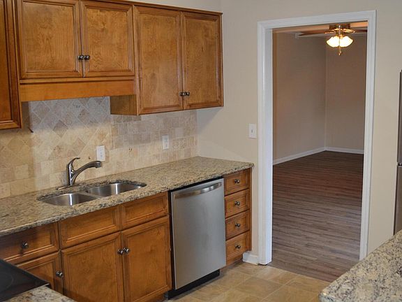 4th image of 221 Merrymont Dr