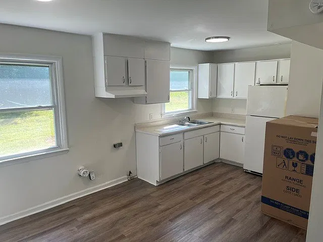 3 bed, 1.5 bath, 1200 sqft, $1,400 — Photo 2