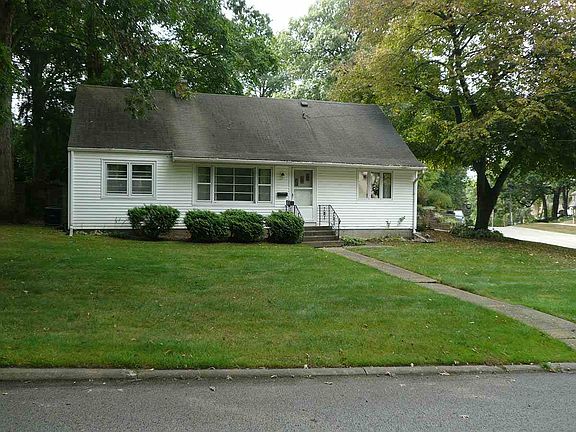 2nd image of 1345 Brownwood Dr
